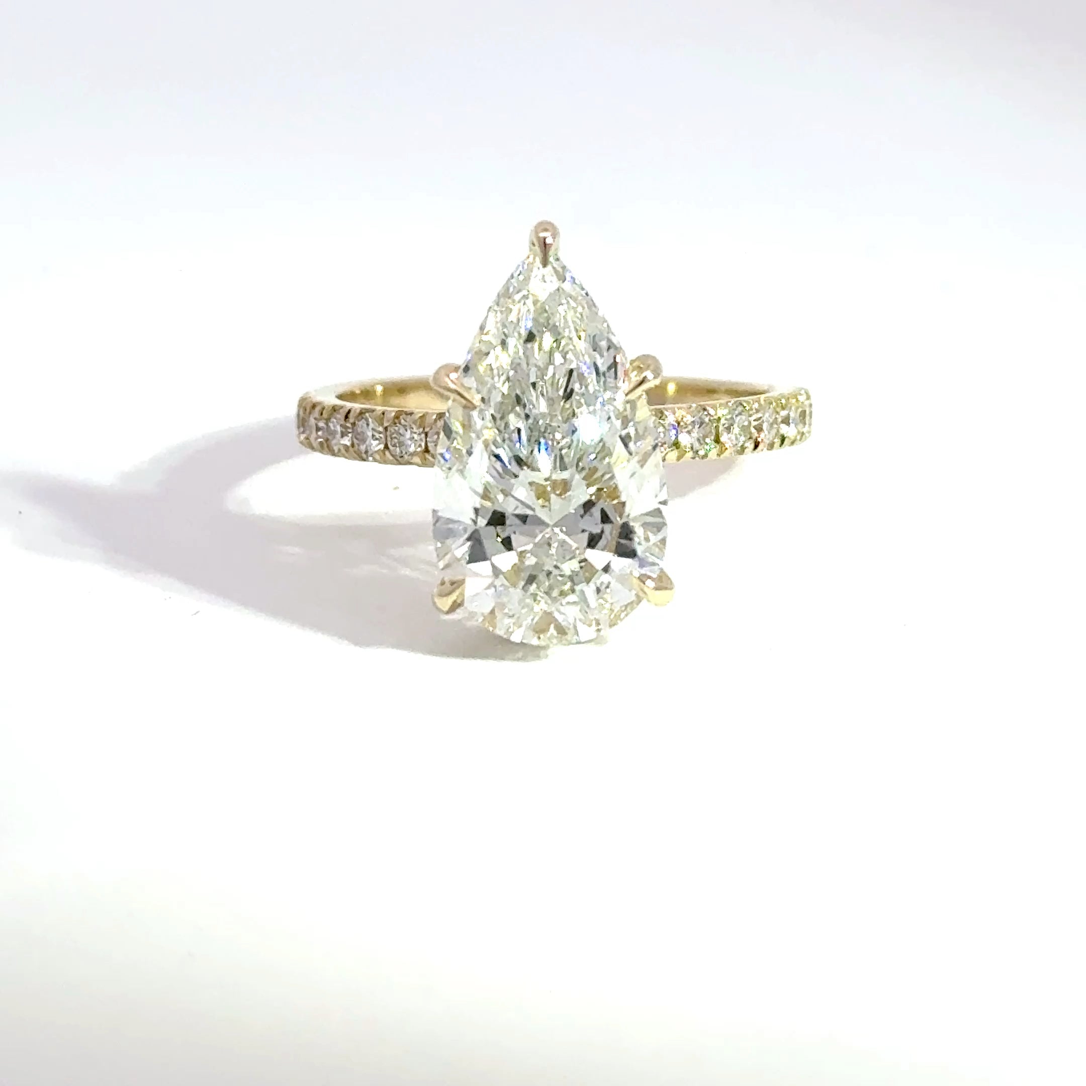 4.19ct F-VS1 Pear Lab Diamond Serenity