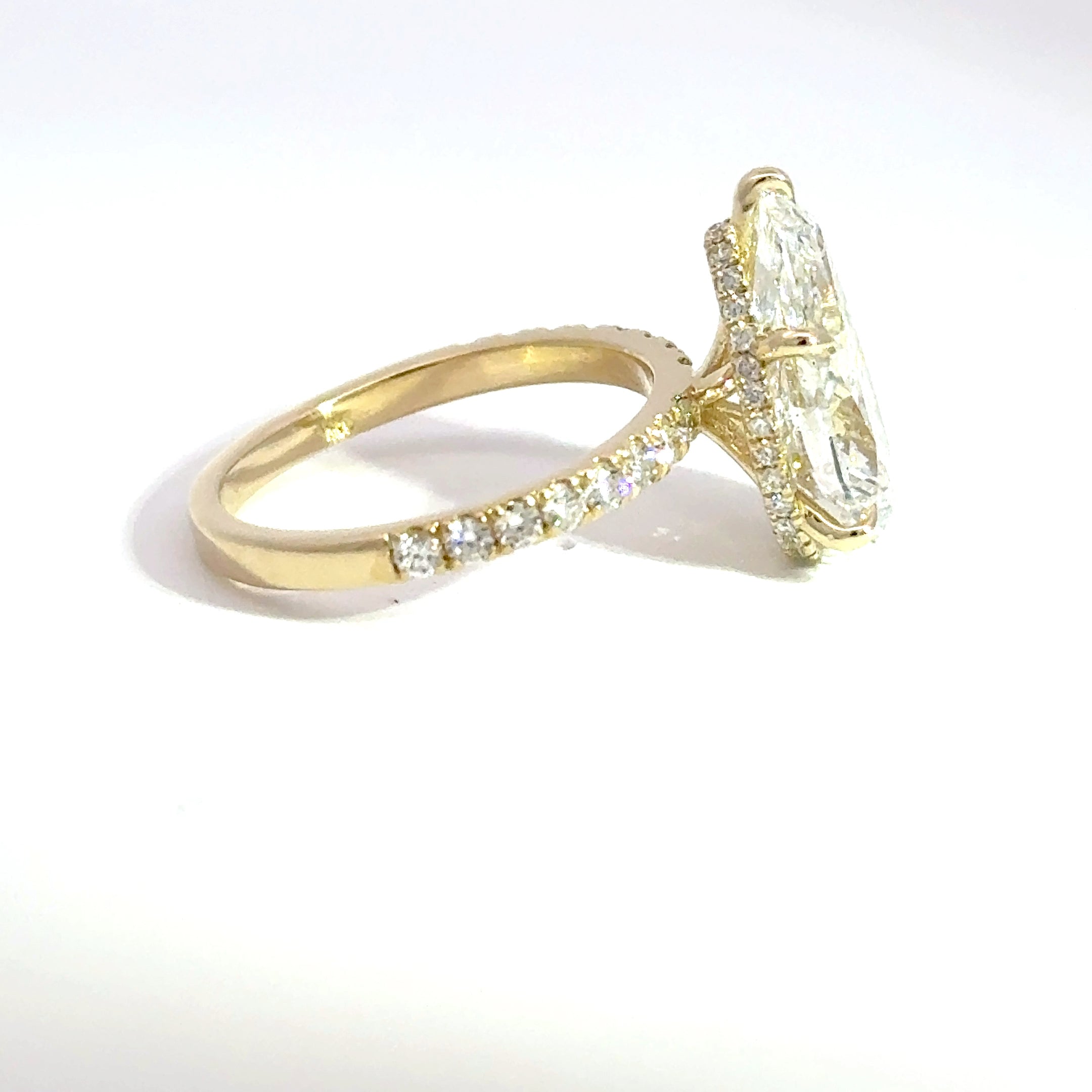 4.19ct F-VS1 Pear Lab Diamond Serenity