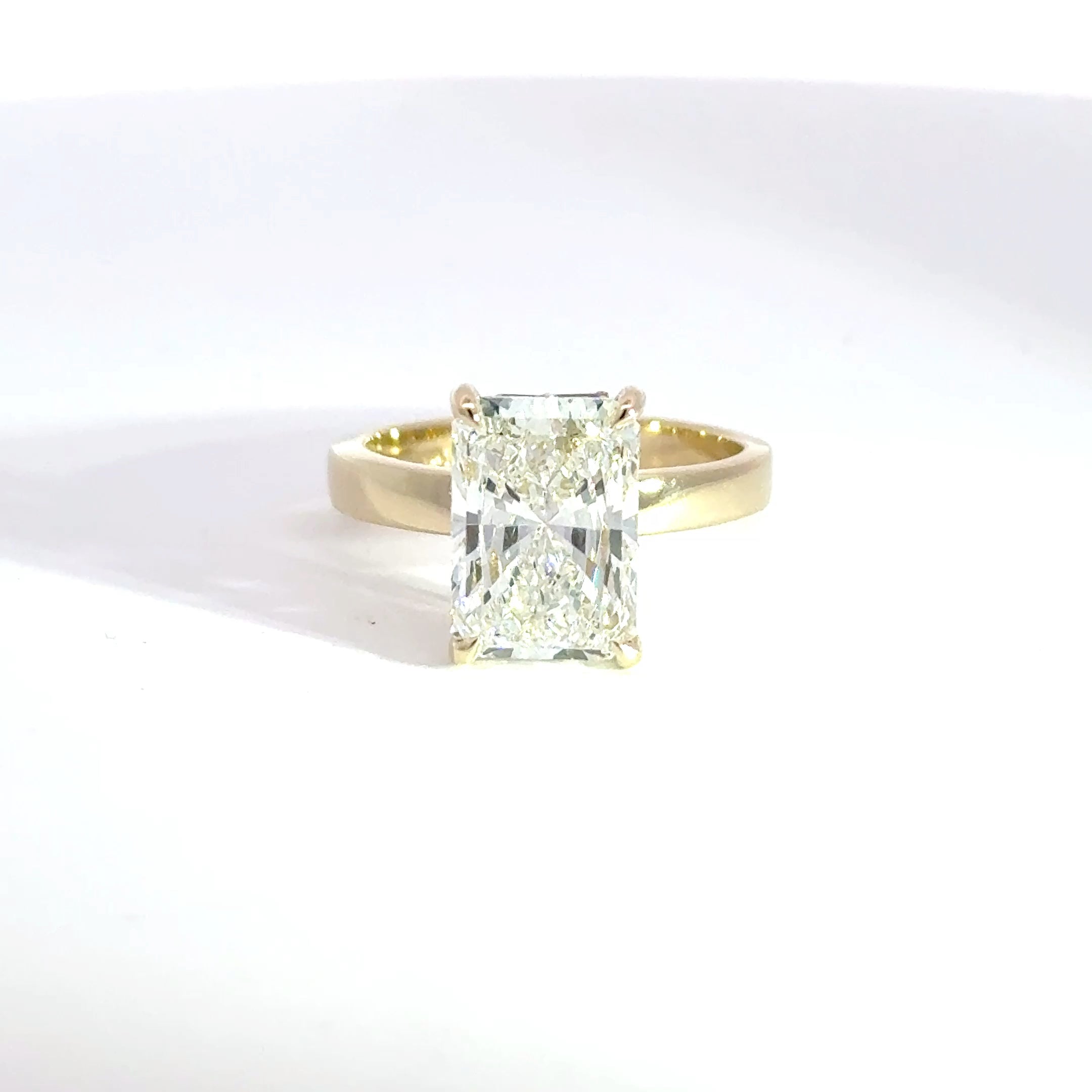 4.02ct E-VVS2 Radiant Lab Diamond Reign
