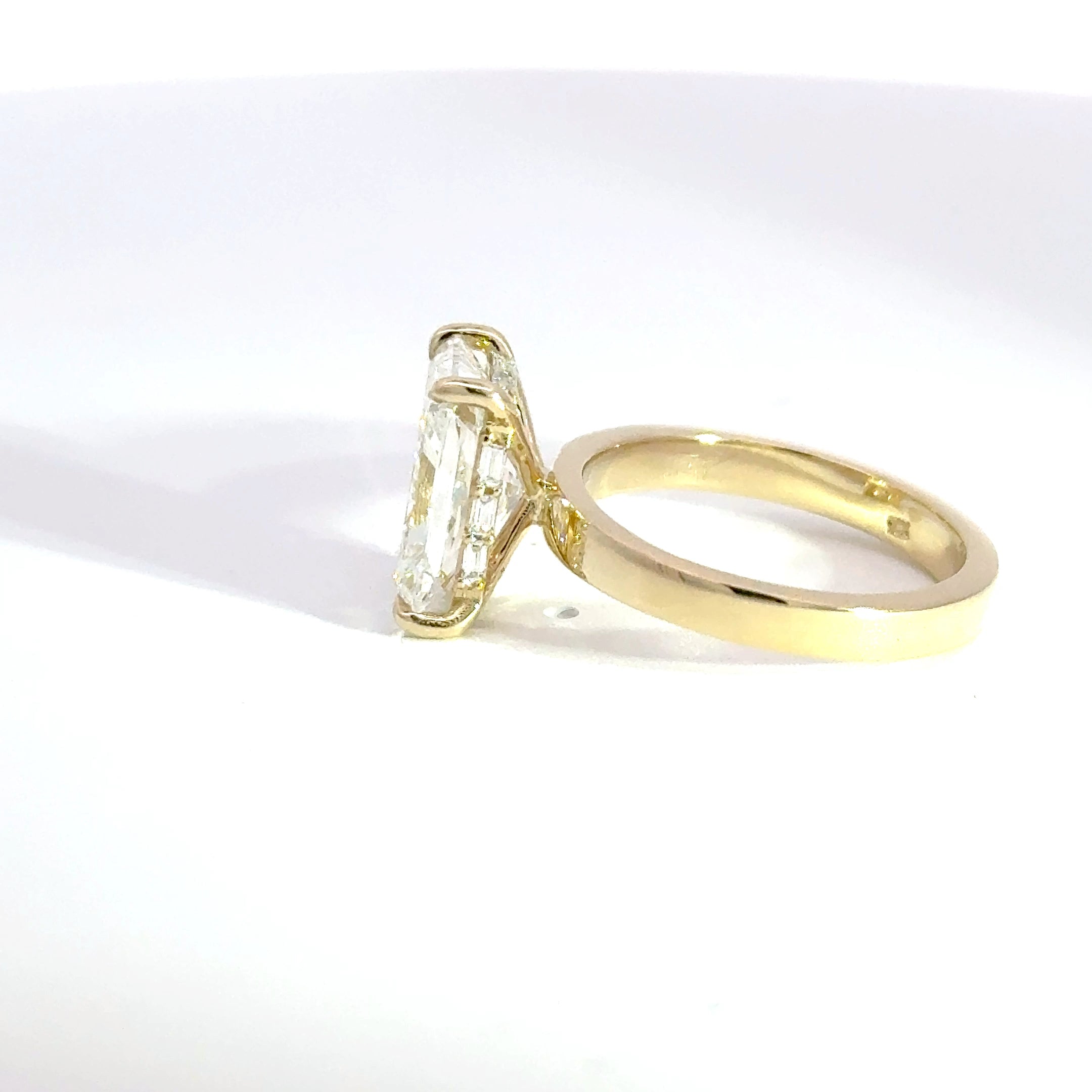 4.02ct E-VVS2 Radiant Lab Diamond Reign