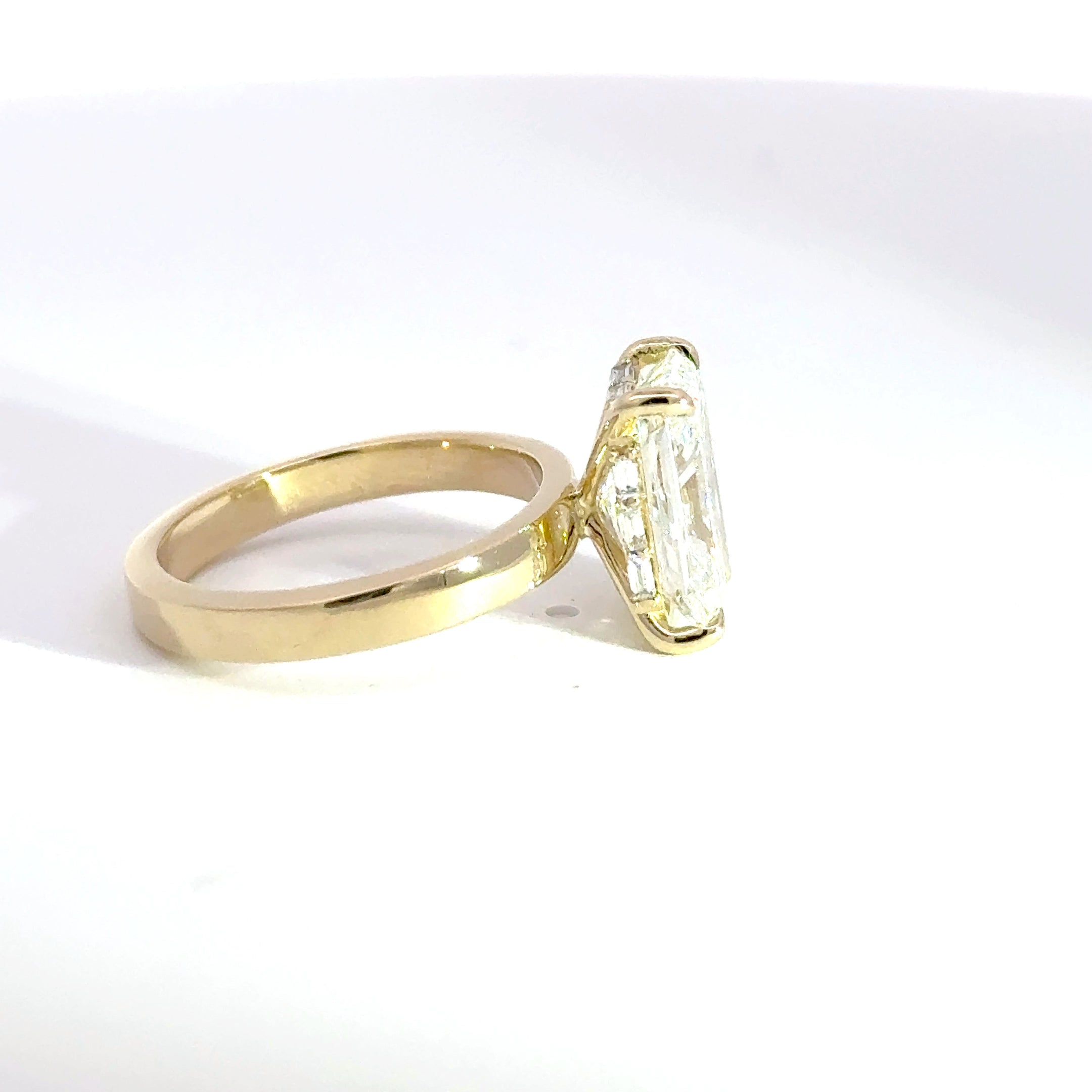4.02ct E-VVS2 Radiant Lab Diamond Reign