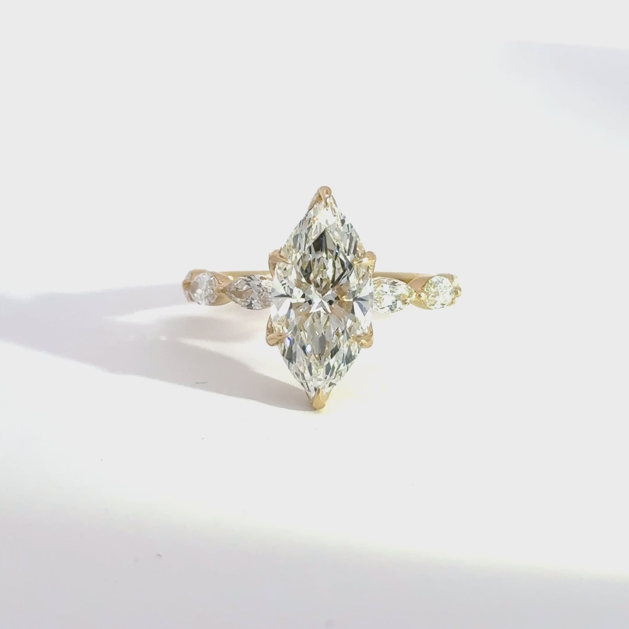 3.05ct F-VVS2 Marquise Lab Diamond Aura